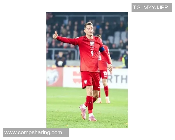 莱万领衔新赛季足球盛宴球迷期待他的精彩表现与惊艳进球 莱万领衔新赛季足球盛宴球迷期待他的精彩表现与惊艳进球